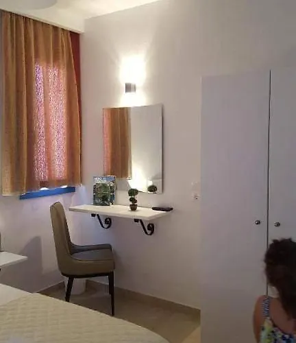 Finiki Villas فيلة Foiníkion